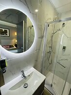 Brit Hotel Acacias