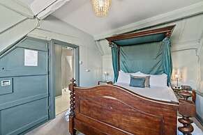 The Ancient Gatehouse Hotel