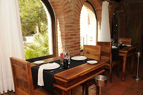 La Figuerola Hotel & Restaurant