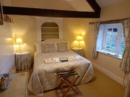 Bickleigh Castle Hotel