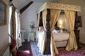 Bickleigh Castle Hotel