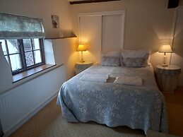 Bickleigh Castle Hotel