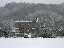 Bickleigh Castle Hotel