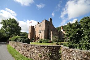 Bickleigh Castle Hotel