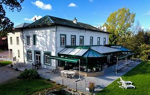 Logis _ Hotel Restaurant La Sapiniere