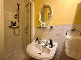 Albert & Victoria Guest House