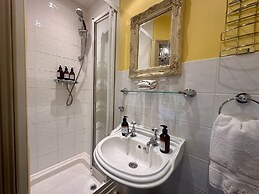 Albert & Victoria Guest House