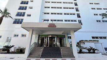 Hotel Parasol by Dorobe