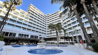 Hotel Parasol by Dorobe