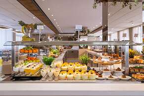 Hotel Parasol by Dorobe