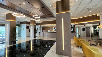 Hotel Parasol by Dorobe