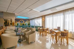 Hotel Parasol by Dorobe