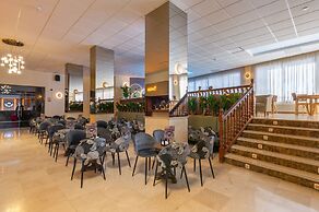 Hotel Parasol by Dorobe