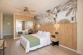 Hotel Parasol by Dorobe