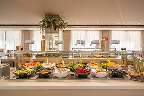 Hotel Parasol by Dorobe