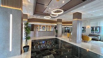 Hotel Parasol by Dorobe