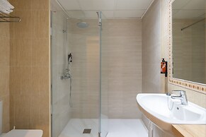 Hotel Parasol by Dorobe