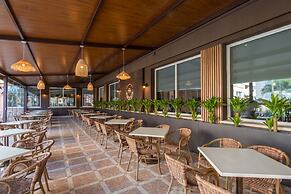 Hotel Parasol by Dorobe