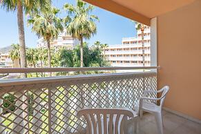 Hotel Parasol by Dorobe