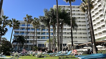 Hotel Parasol by Dorobe