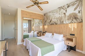 Hotel Parasol by Dorobe