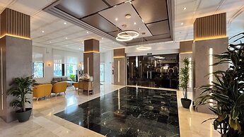 Hotel Parasol by Dorobe