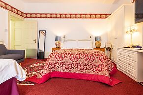 Hubert House Guesthouse