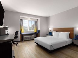 Microtel Inn & Suites by Wyndham Tracy