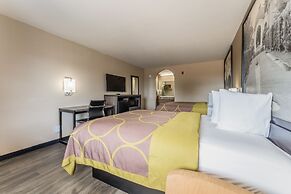 Super 8 by Wyndham Lake Charles Northeast