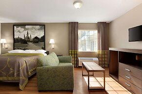 Super 8 by Wyndham Lake Charles Northeast