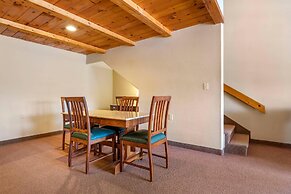 Mountain Edge Suites at Sunapee, an Ascend Collection Hotel