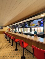 Six Flags Great Escape Lodge & Indoor Waterpark