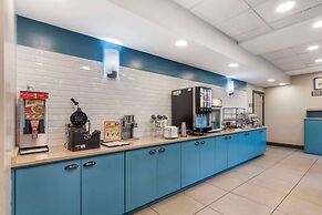 Country Inn & Suites by Radisson, Newport News South, VA