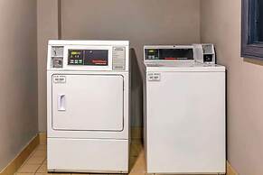 Country Inn & Suites by Radisson, Newport News South, VA