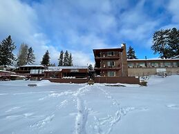 Crown Motel