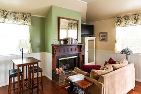 Headlands Inn Bed & Breakfast