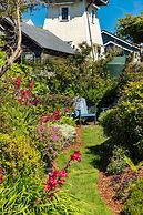 Headlands Inn Bed & Breakfast