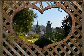 Headlands Inn Bed & Breakfast