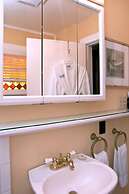 Headlands Inn Bed & Breakfast