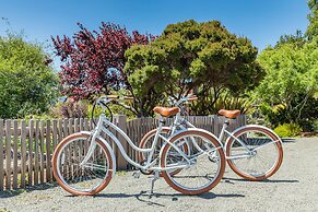 Headlands Inn Bed & Breakfast
