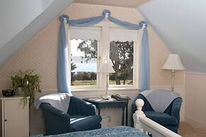 Headlands Inn Bed & Breakfast