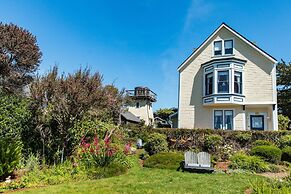 Headlands Inn Bed & Breakfast