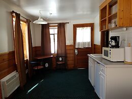 Stone Mountain Lodge and Cabins