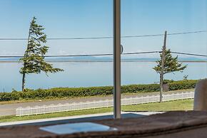 Juan de Fuca Waterfront Hotel & Cottages