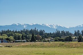 Juan de Fuca Waterfront Hotel & Cottages