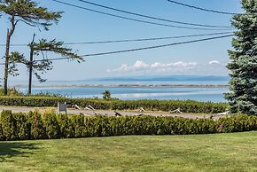 Juan de Fuca Waterfront Hotel & Cottages