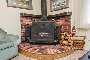 Juan de Fuca Waterfront Hotel & Cottages