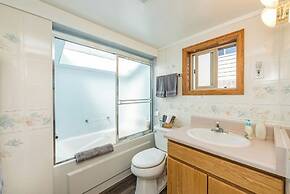 Juan de Fuca Waterfront Hotel & Cottages