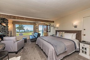 Juan de Fuca Waterfront Hotel & Cottages