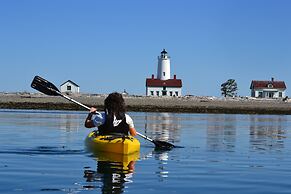 Juan de Fuca Waterfront Hotel & Cottages